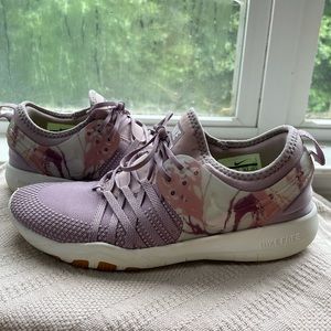 Nike Free Tennis Shoes / Sneakers